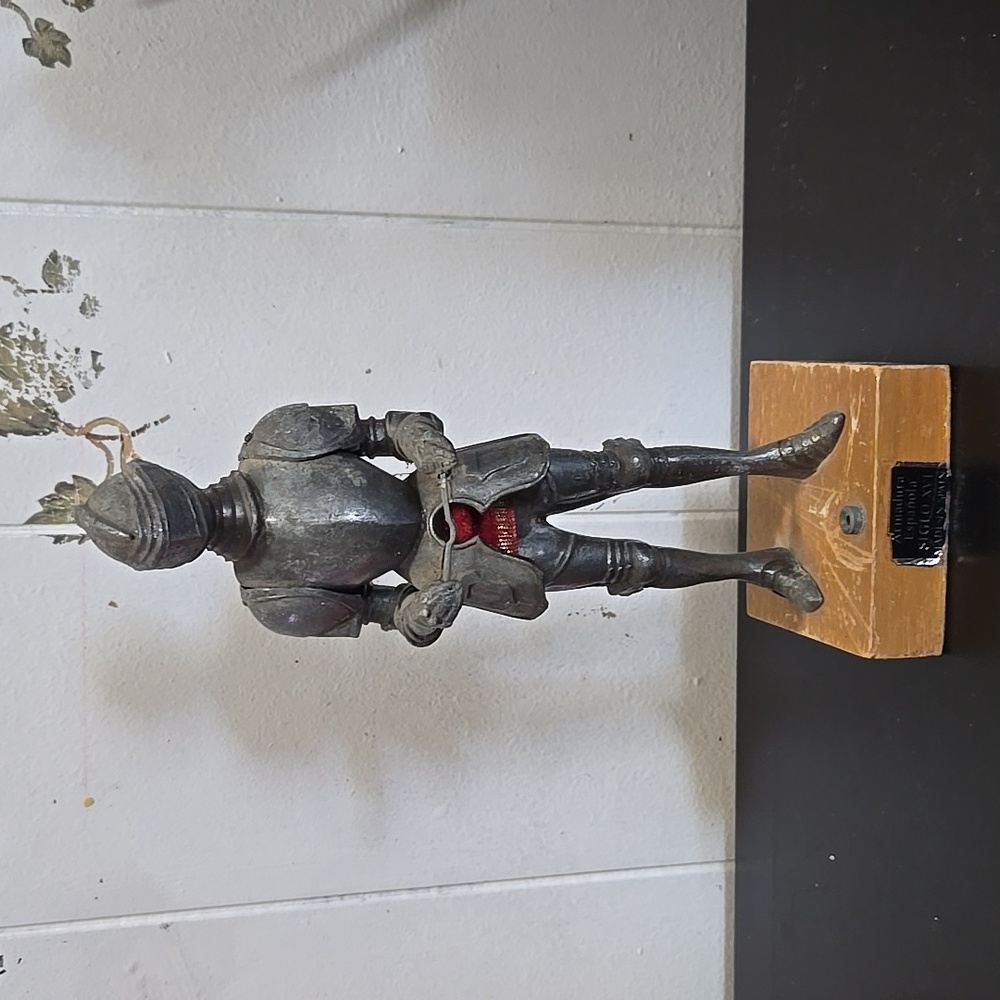 VINTAGE XVI CENTURY CAST IRON 7.5" KNIGHT ARMOR